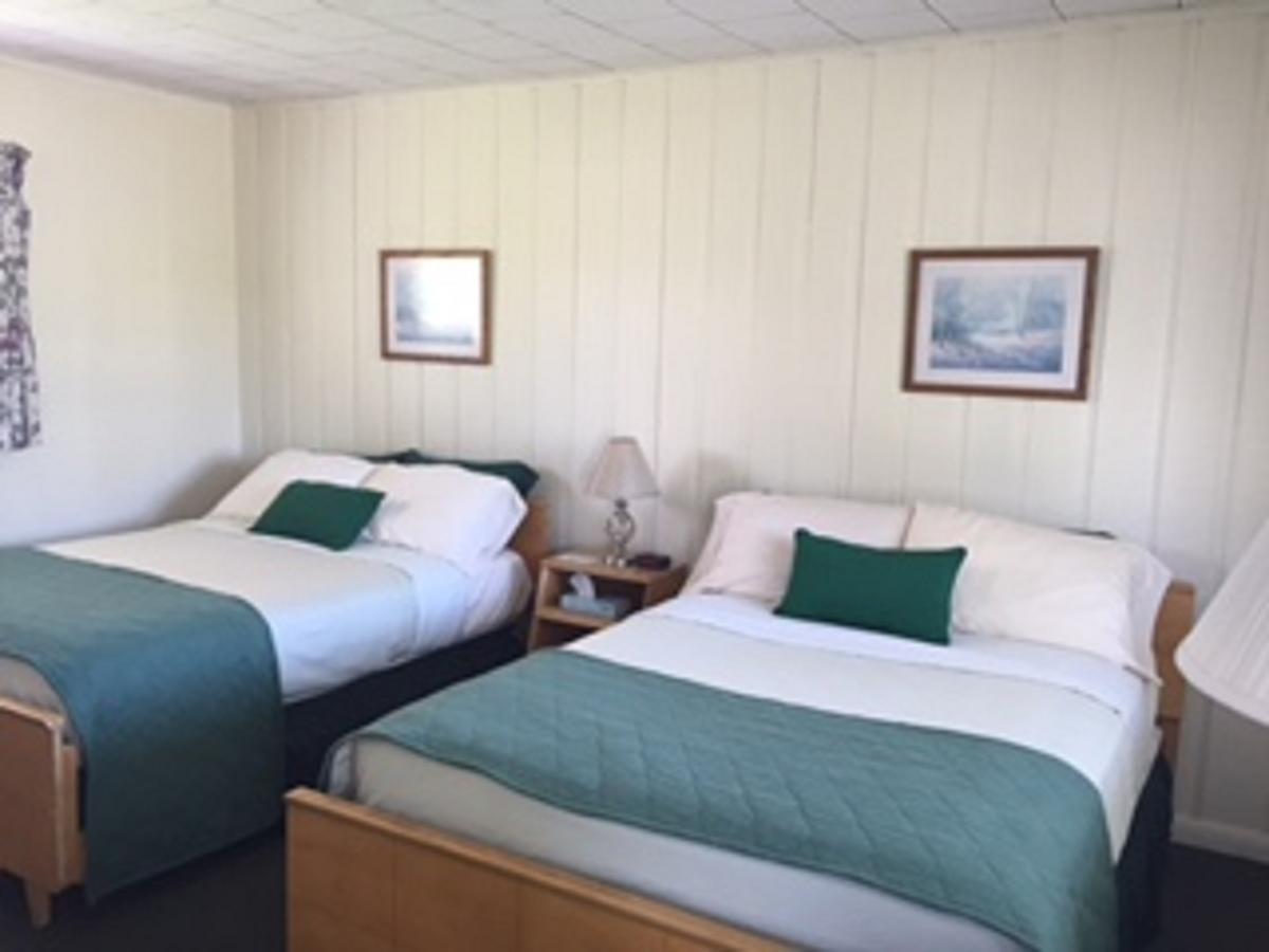 Rock Ledge Motel Alexandria Bay Exterior photo
