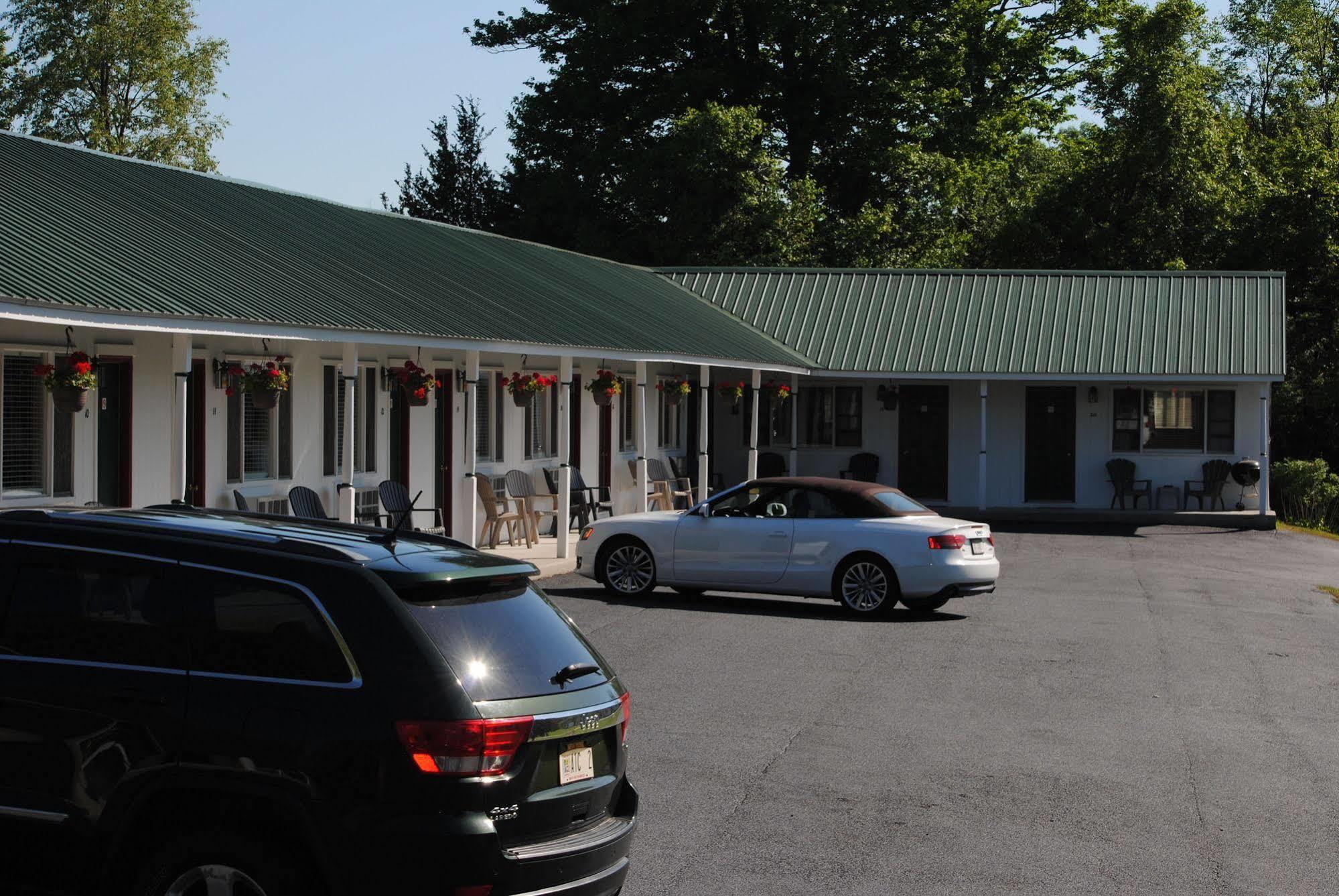 Rock Ledge Motel Alexandria Bay Exterior photo