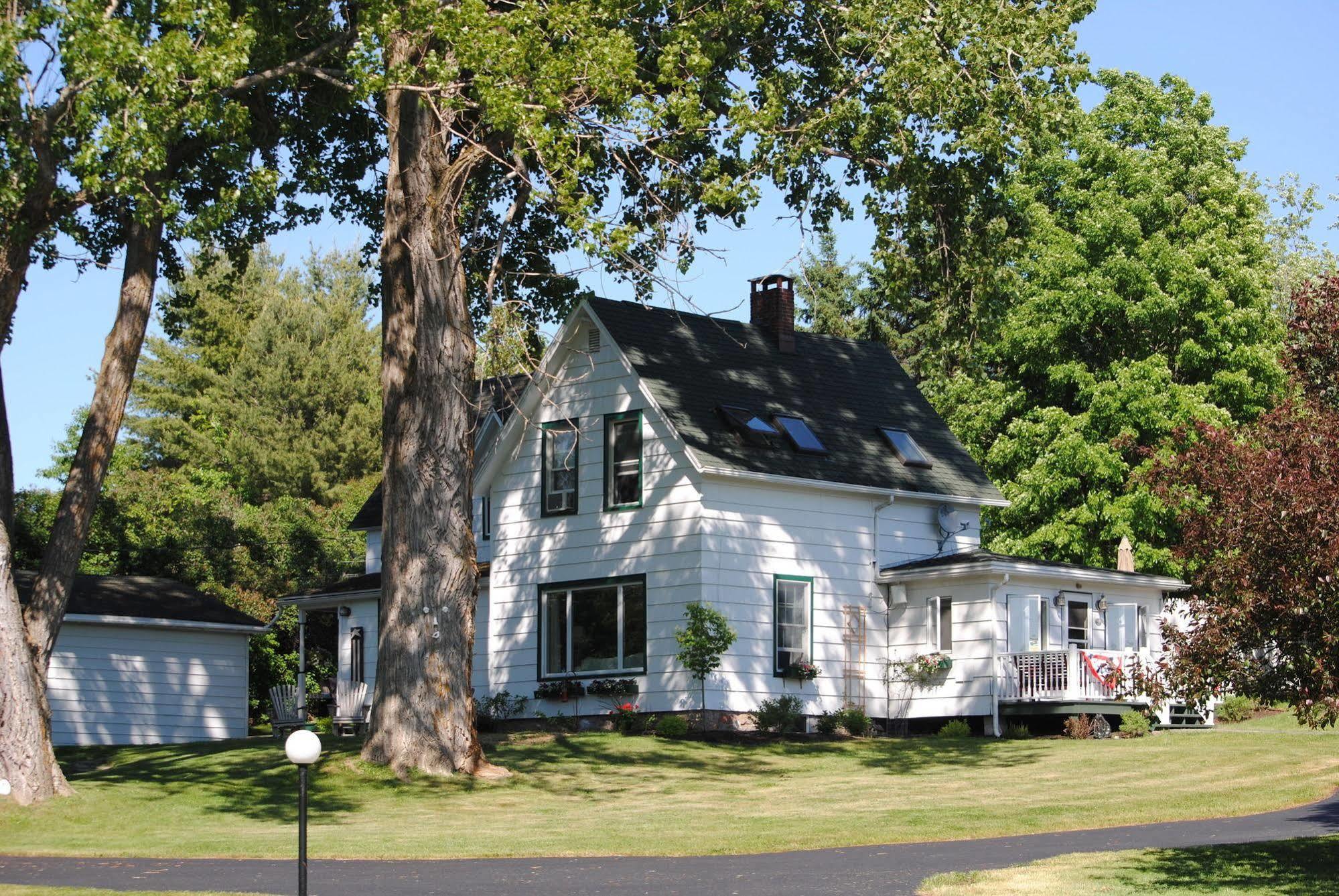 Rock Ledge Motel Alexandria Bay Exterior photo